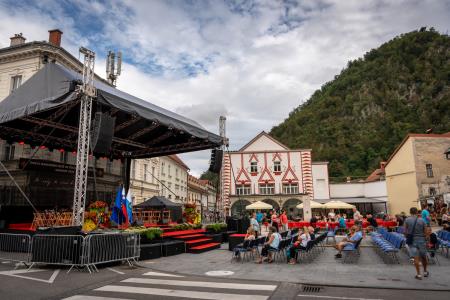 Dnevi narodnih noš in oblačilne dediščine v Kamniku   (22)